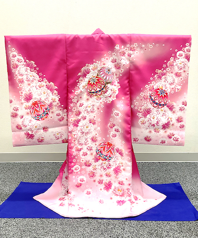 産着(お宮参り) | 濃ピンク地に牡丹と手毬