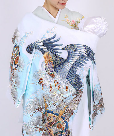 産着(お宮参り) | 白地に鷹と兜 松と軍配の吉祥柄