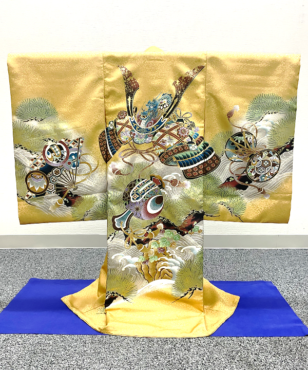 産着(お宮参り) | 金地に兜と鯉の滝登り