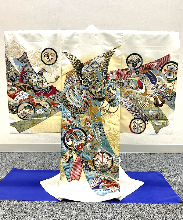 産着(お宮参り) | 白地に兜と吉祥柄