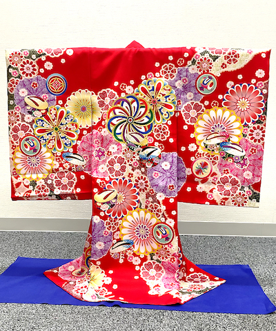 産着(お宮参り) | 赤地に花輪と束ね熨斗