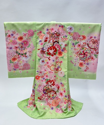 産着(お宮参り) | 若草色に御所車と花々