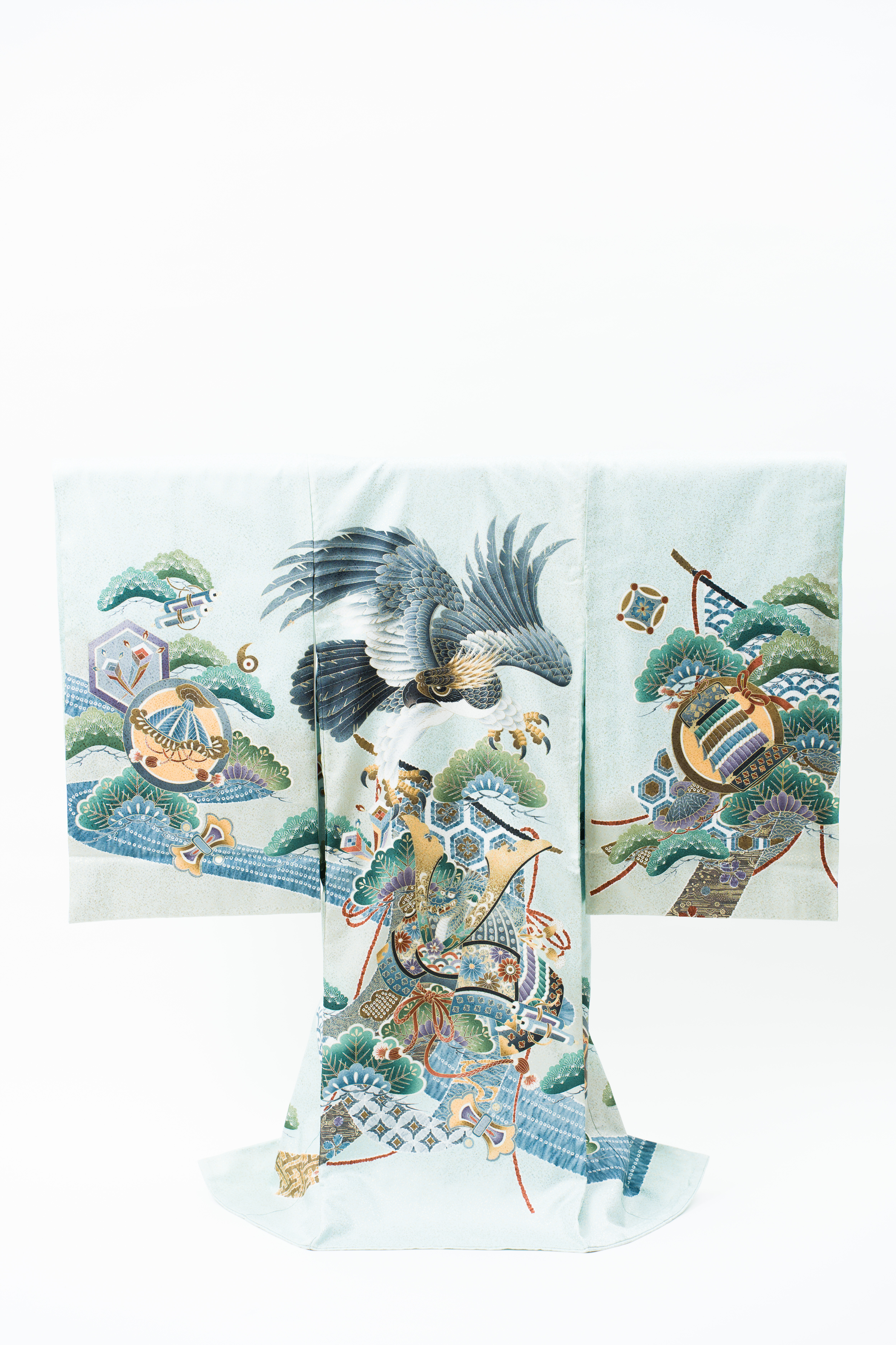 産着(お宮参り)｜水色地に鷹と兜 松の文様