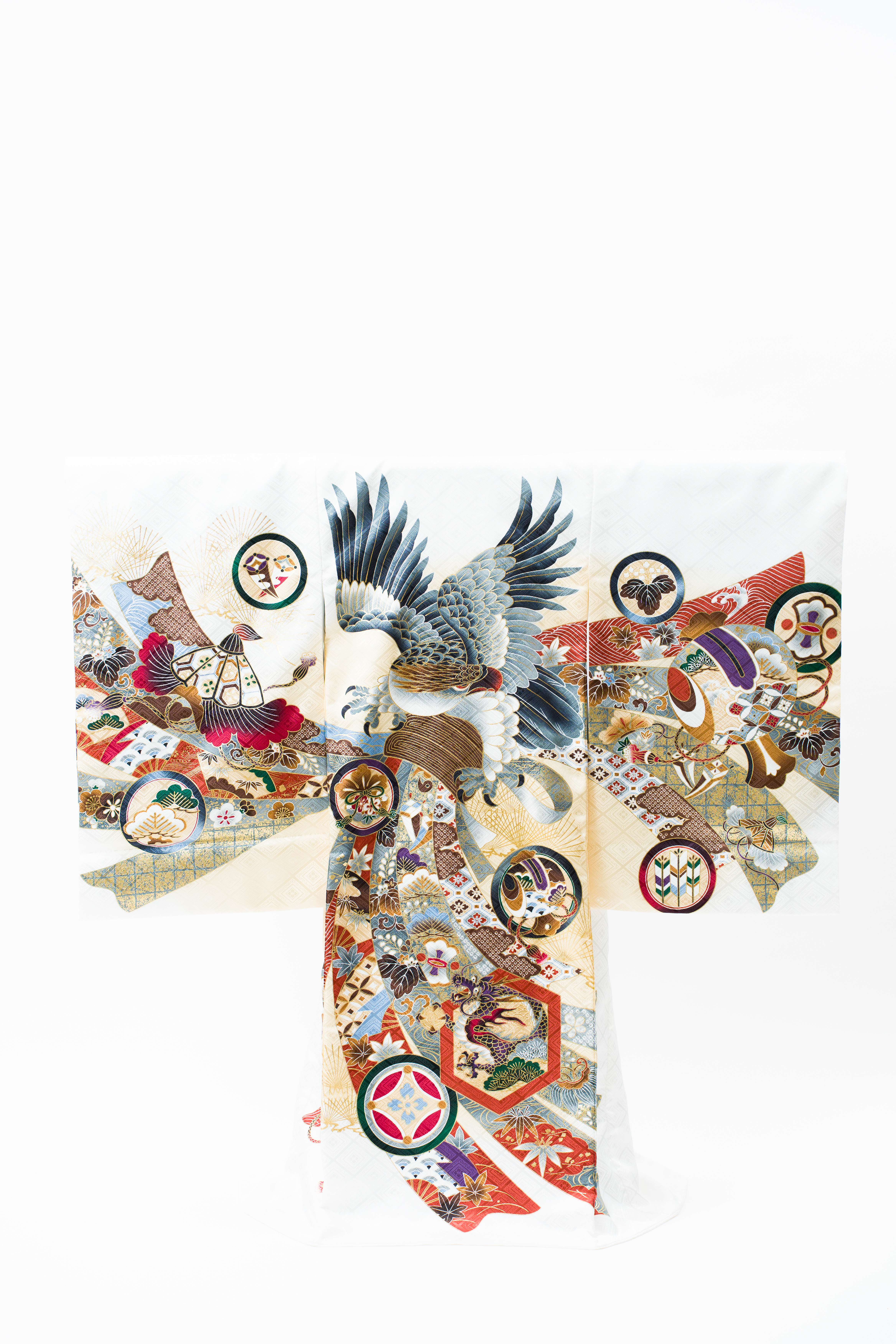 産着(お宮参り)｜白地に鷹と兜 宝尽くし文様