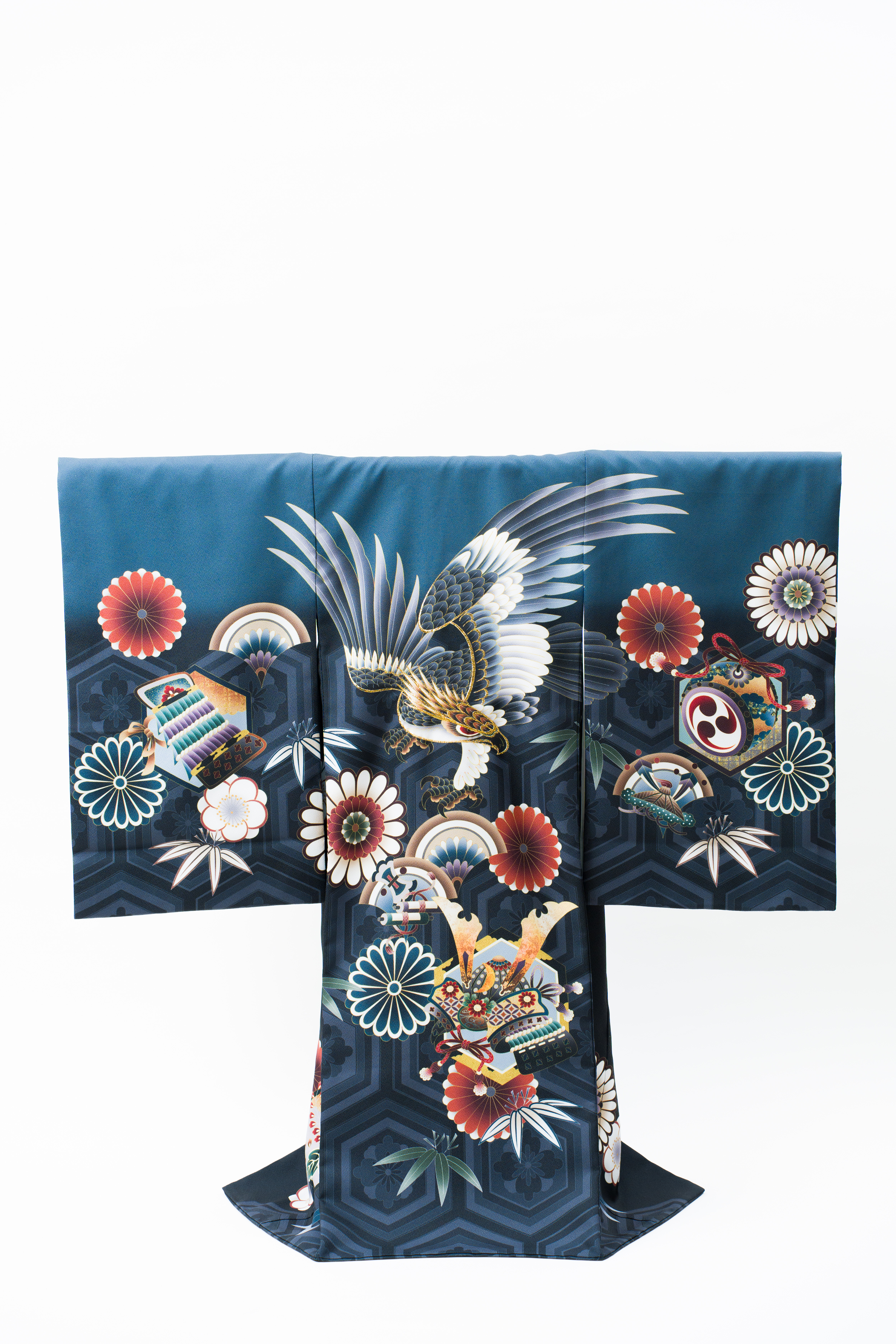 産着(お宮参り)｜黒地に鷹と兜 菊に宝尽くしの吉祥文様