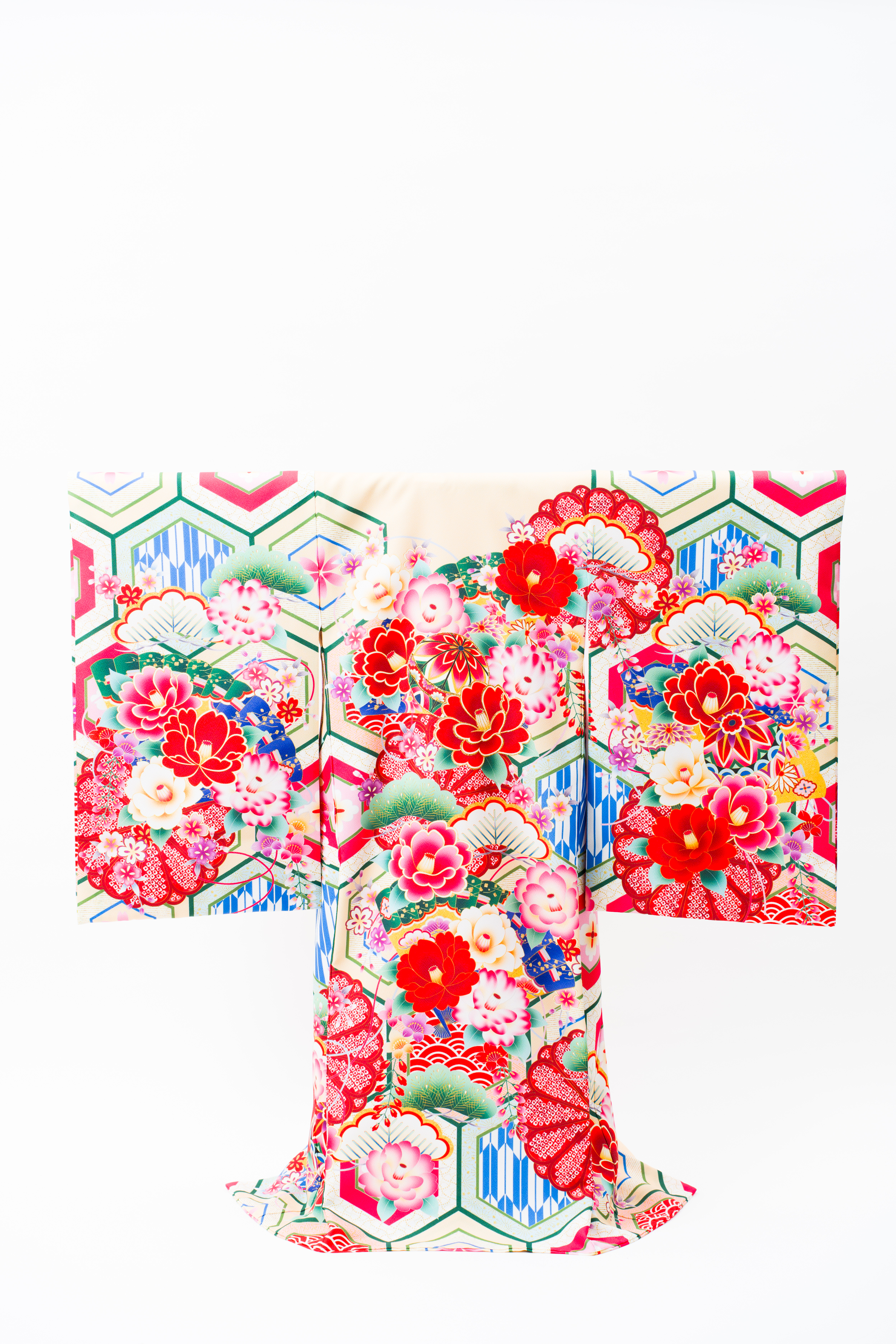 産着(お宮参り)｜薄黄色地に亀甲と扇 牡丹尽くしの吉祥文様