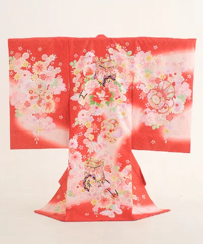 産着(お宮参り)｜赤地に御所車と花々 桜と蝶の舞う吉祥文様