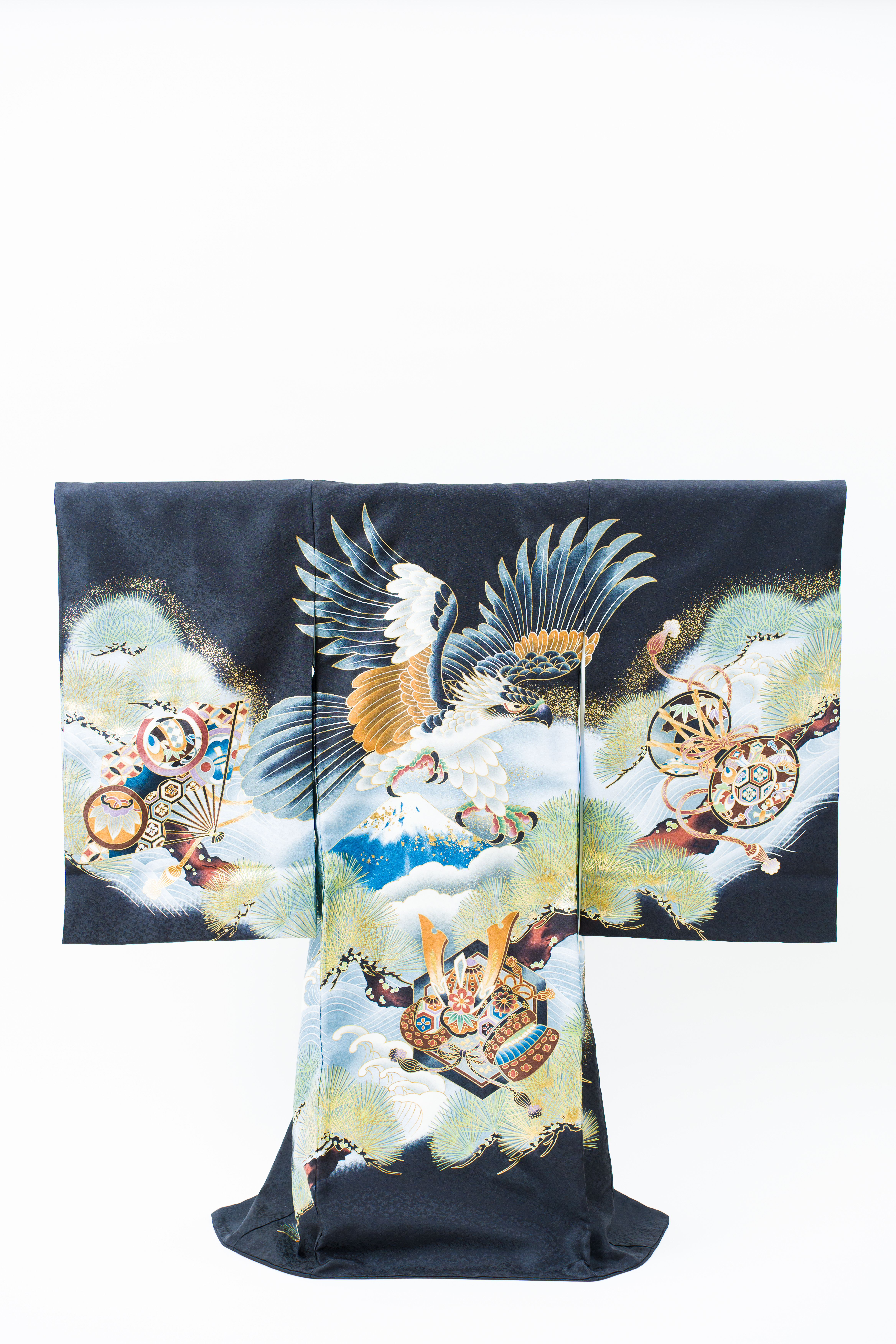 産着(お宮参り)｜黒地に鷹と富士山 松と兜の吉祥文様