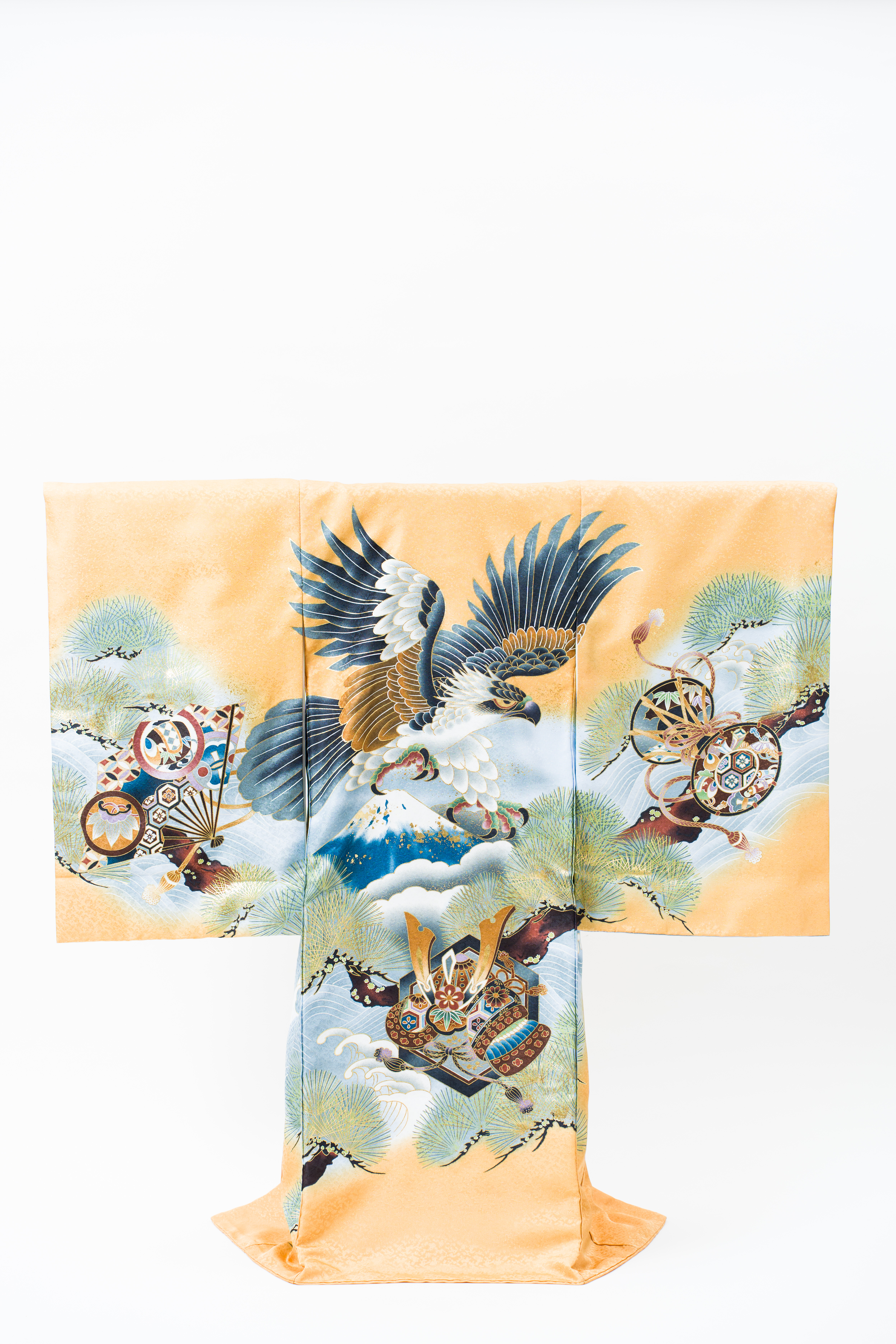 産着(お宮参り)｜山吹地に鷹と兜 松と富士の勇壮文様