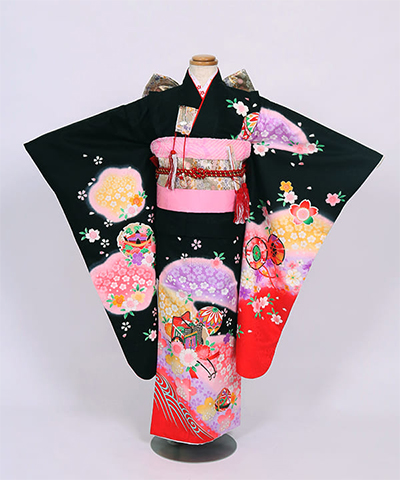 七五三(七歳) | 黒地に牡丹と御所車文様