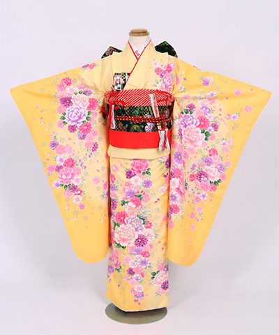 七五三(七歳) |黄色地に牡丹と花々