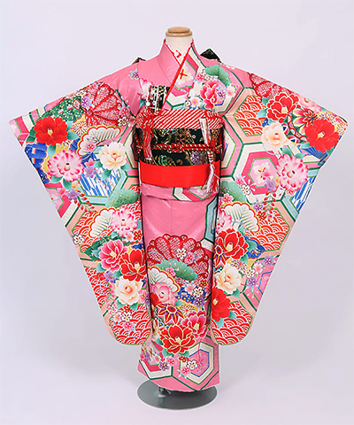 七五三(七歳) |ピンク地に多様な亀甲紋