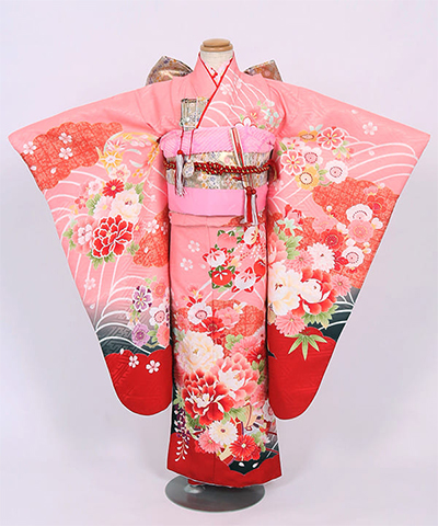 七五三(七歳) |ピンク地に雲取りと芍薬牡丹