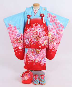 七五三(三歳)| 赤地に牡丹と桜×水色ぼかし
