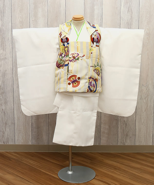 七五三（三歳男の子）| 白地に色とりどりの丸紋と吉祥文様