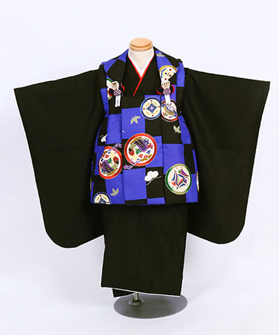 七五三（三歳男の子）| 黒地に市松と青被布