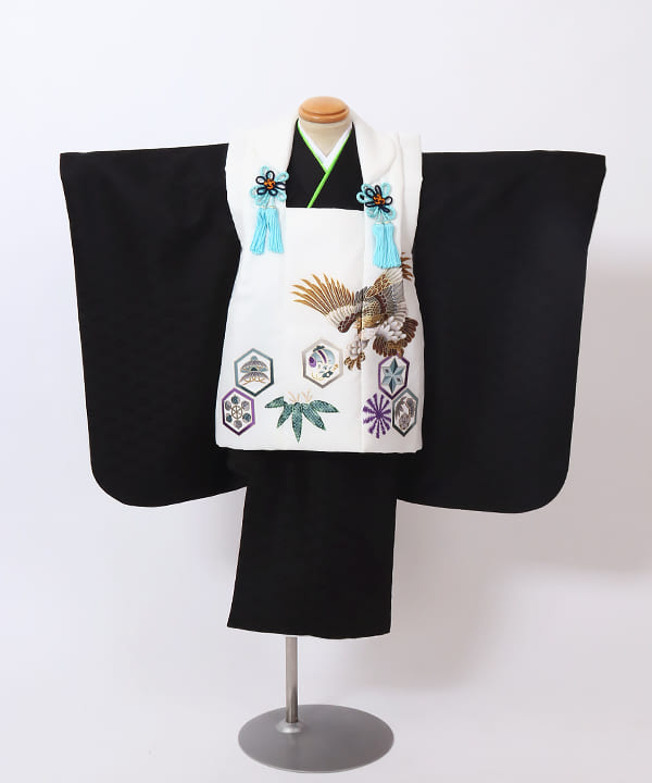 七五三（三歳男の子）| 白地に鷹と吉祥紋