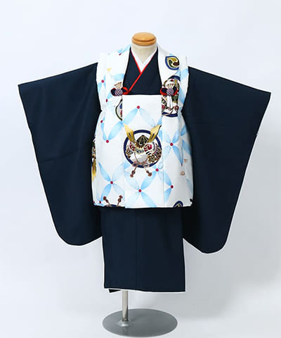 七五三（三歳男の子）| 紺地に白被布と兜柄