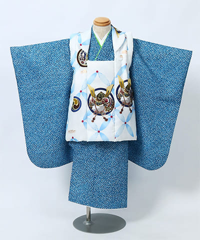 七五三（三歳男の子）| 青地に白被布と兜模様