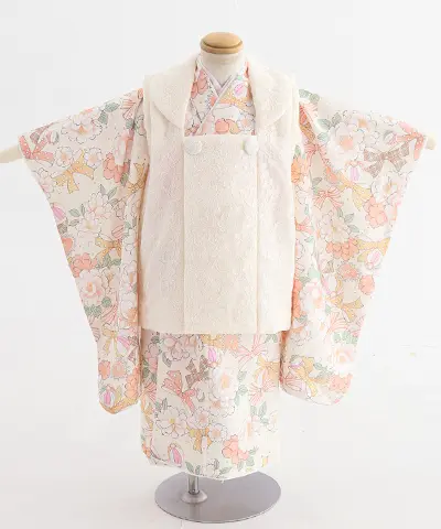 七五三（三歳女の子）| 白地にやさしい花模様とレース調