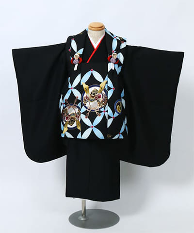 七五三（三歳男の子）| 黒地に紗綾形と兜