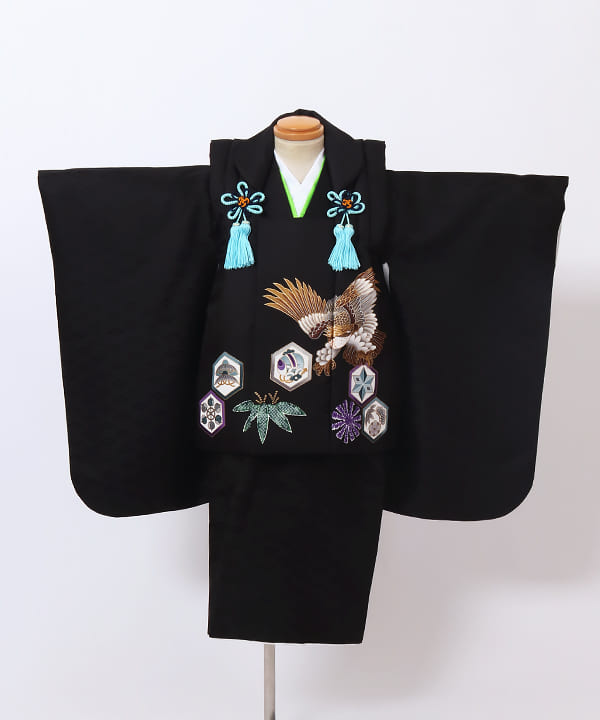 七五三（三歳男の子）| 黒地に鷹と吉祥文様の凛々しさ