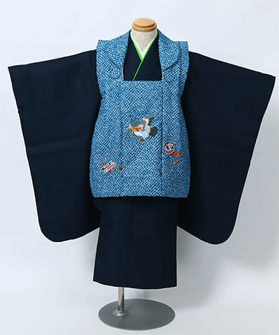 七五三（三歳男の子）| 紺地に青の被布と鷹