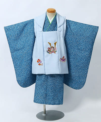 七五三（三歳男の子）| 青地に白被布と兜