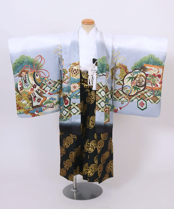 七五三(五歳) | 白銀ぼかし地に宝尽くしと松竹梅文