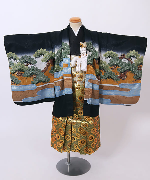 七五三(五歳) | 黒地に松と流水文