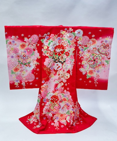 産着(お宮参り) | 赤地に鞠と花車