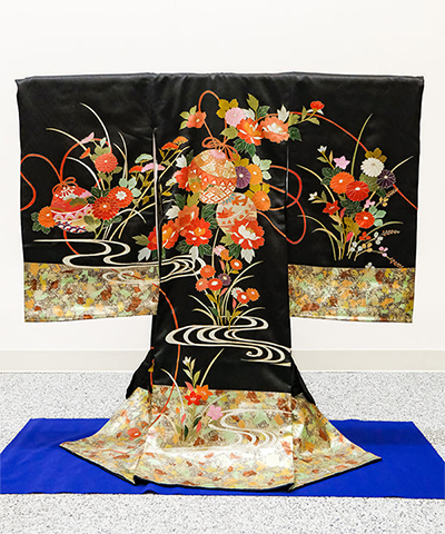 産着(お宮参り)|鞠と水辺に咲く花