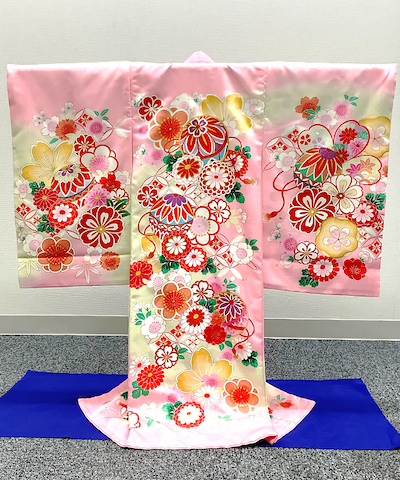 産着(お宮参り) | ピンク地に鞠と花々