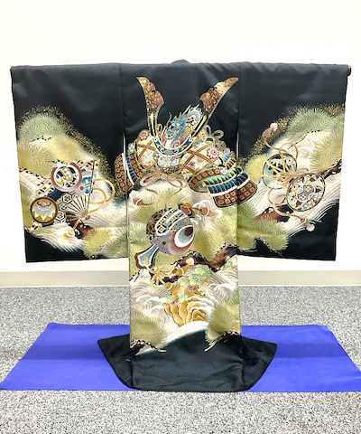 産着(お宮参り) | 黒地に松 兜に末広と小槌