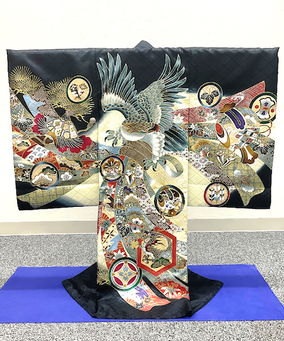 産着(お宮参り) | 黒地に菱地紋 鷹と熨斗紋に小槌