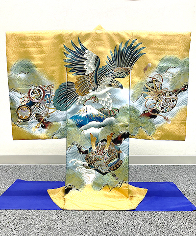 産着(お宮参り) | 黄土色に鷹と末広に兜