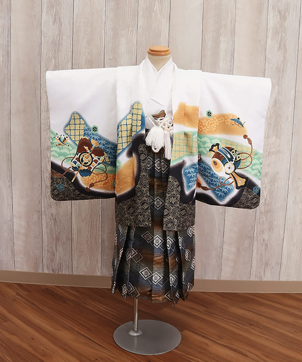 七五三(三歳男の子) | 白地に打出の小槌文 グラデーションの花菱紋袴