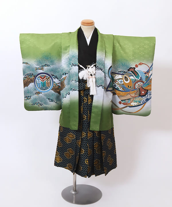 七五三(三歳男の子)｜緑地に松と軍配の吉祥文様
