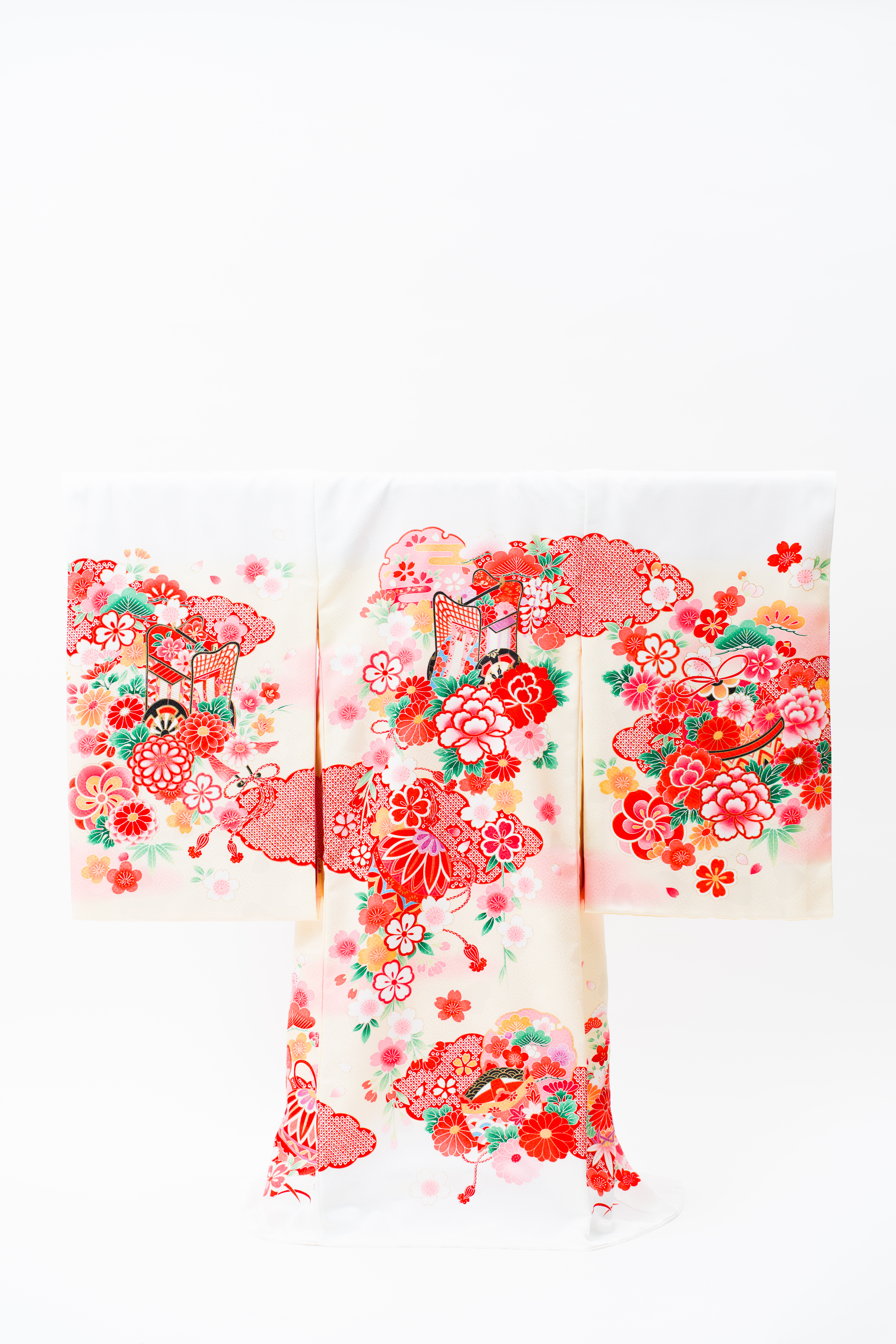 産着(お宮参り) | クリーム地に牡丹と御所車