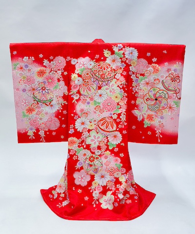 産着(お宮参り) | 赤地に花々と鞠