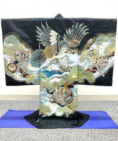 産着(お宮参り) | 黒地に鷹と末広に兜