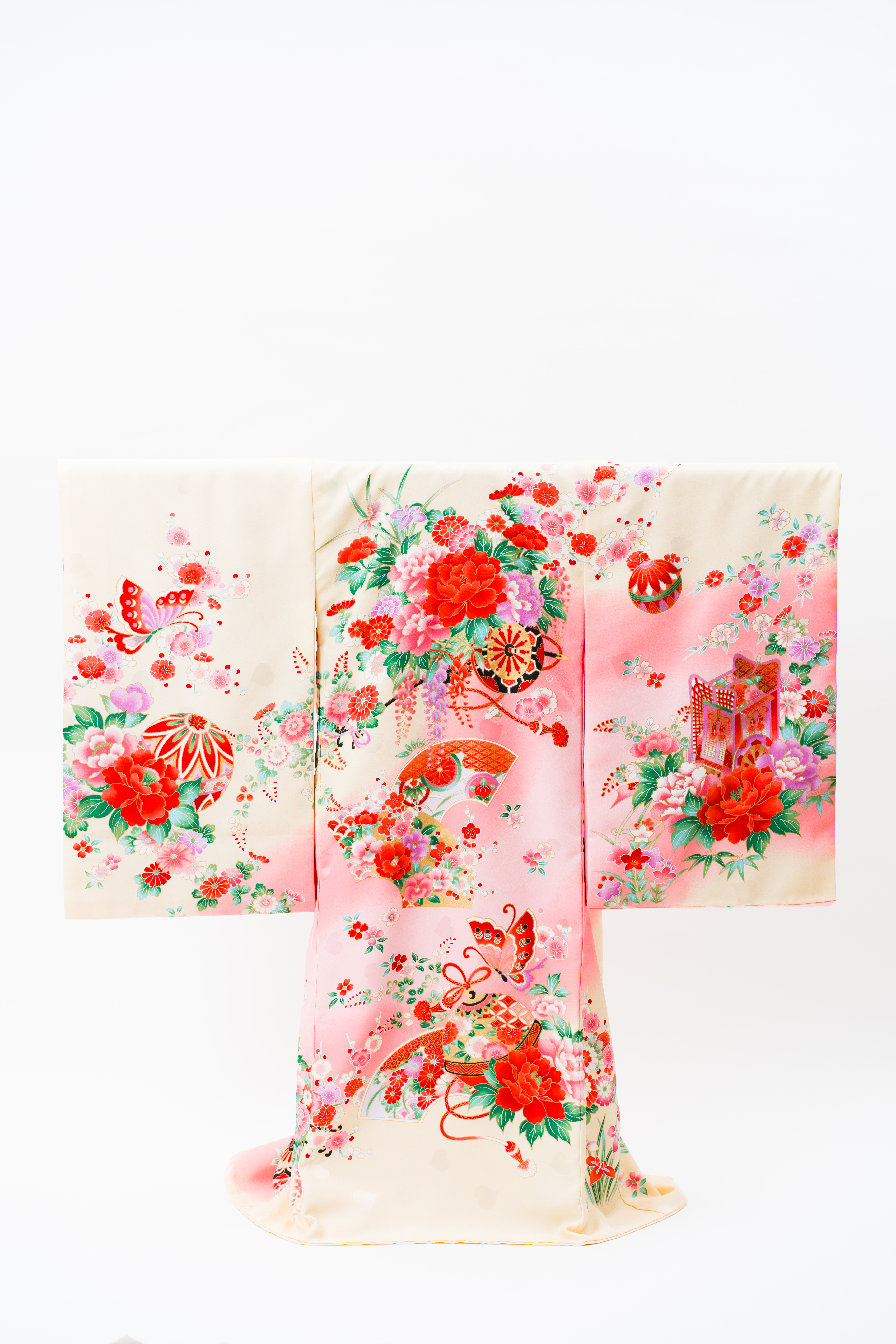 産着(お宮参り) | クリーム地に御所車と牡丹に蝶