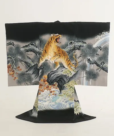 産着(お宮参り) | 黒色地に松竹梅と虎の勇姿