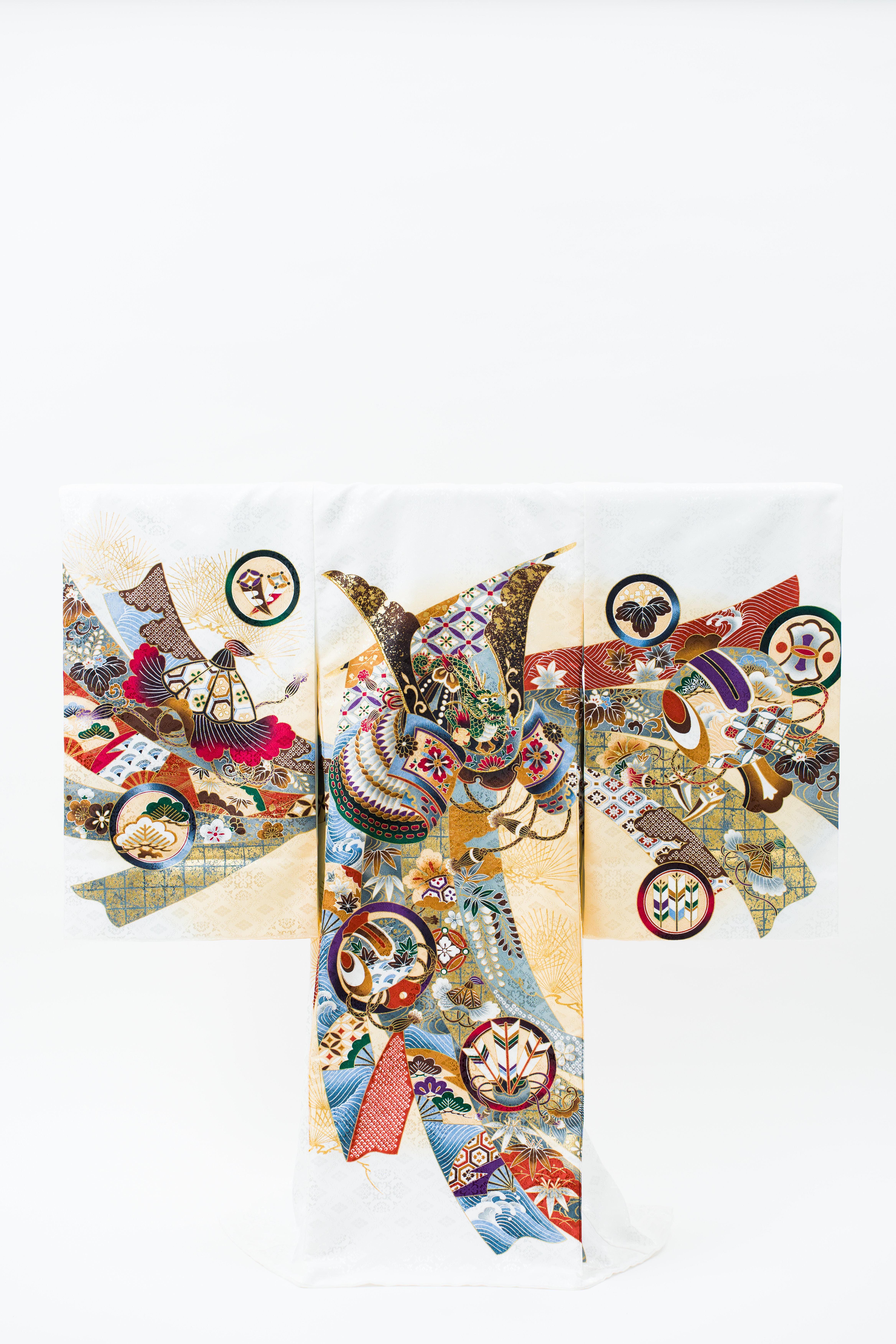 産着(お宮参り) | 白色地に豪華な兜と吉祥文様