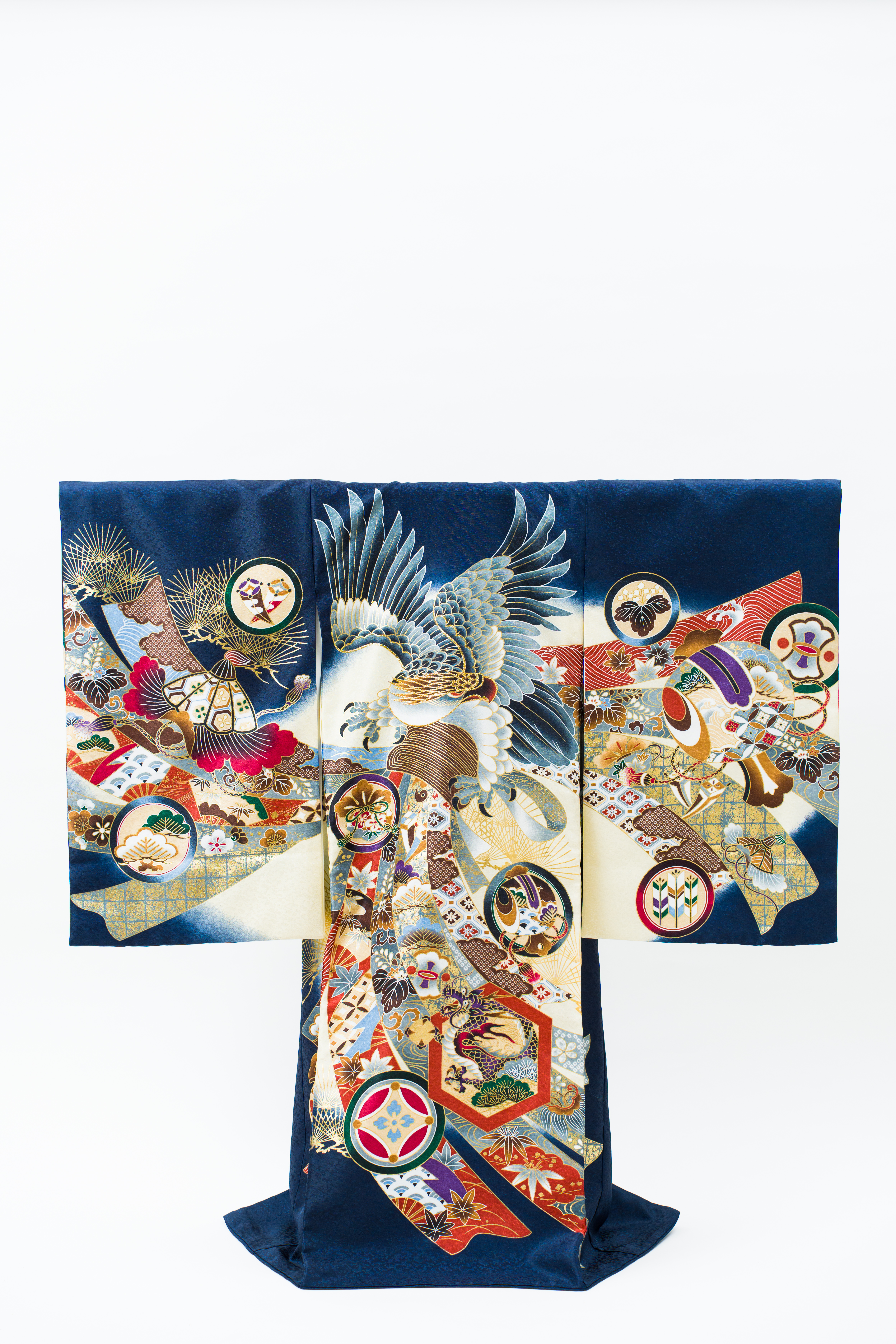 産着(お宮参り) | 紺色地に勇壮な鷹と吉祥文様