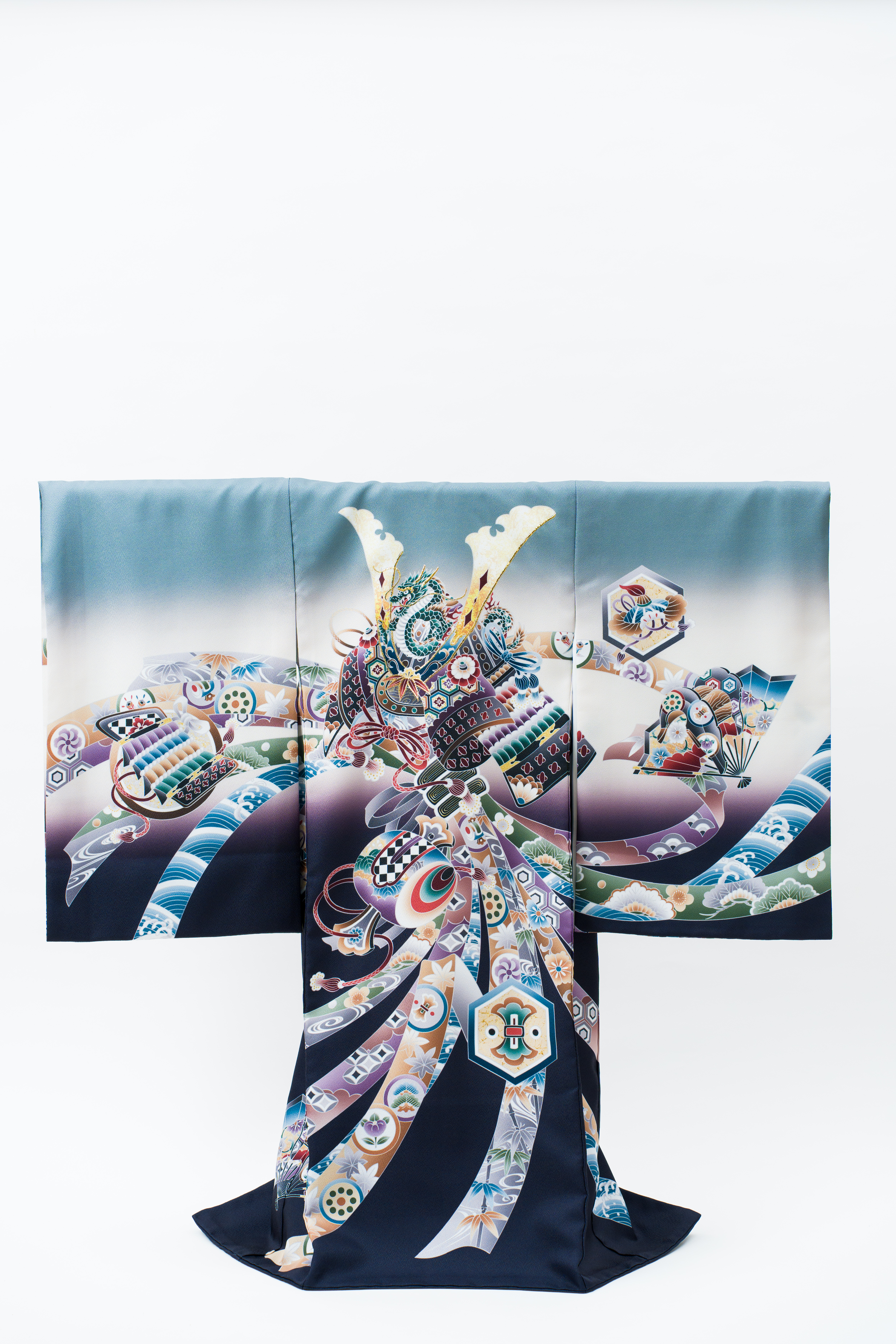 産着(お宮参り) | 黒地に兜と勇壮な吉祥文様