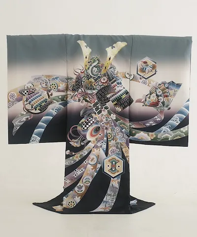 産着(お宮参り) | 黒地に兜と勇壮な吉祥文様