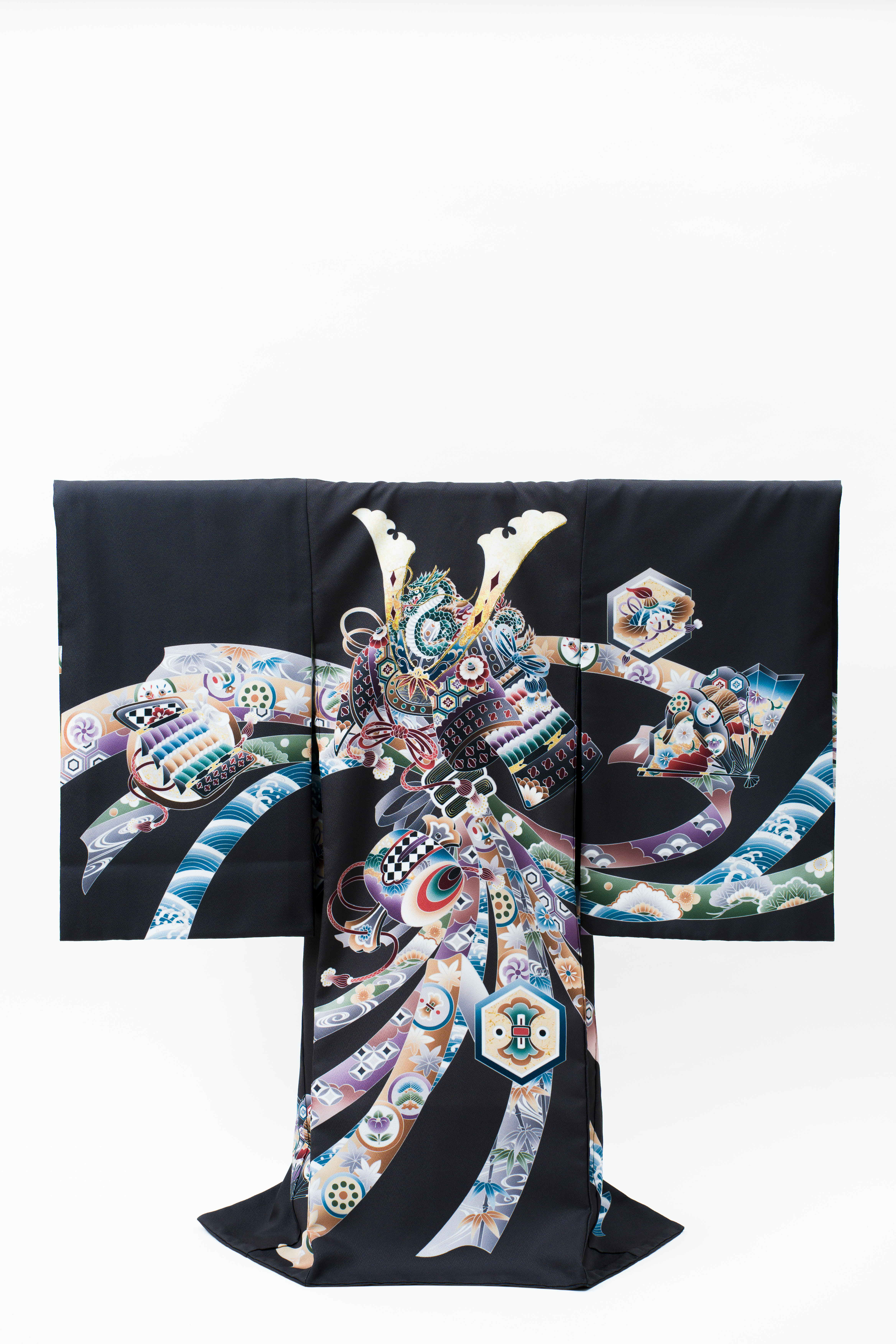 産着(お宮参り) | 黒色地に兜と勇壮な吉祥文様