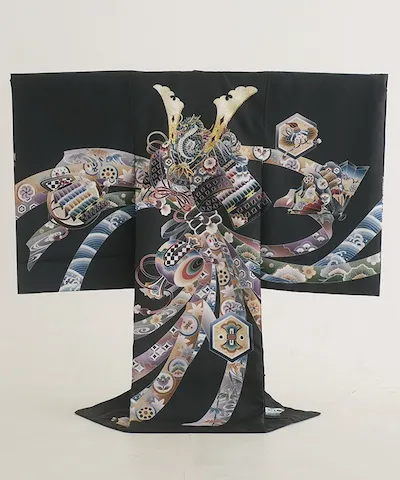 産着(お宮参り) | 黒色地に兜と勇壮な吉祥文様