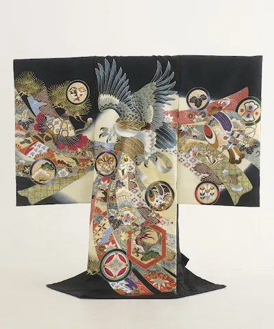 産着(お宮参り) | 黒色地に勇壮な鷹と吉祥文様